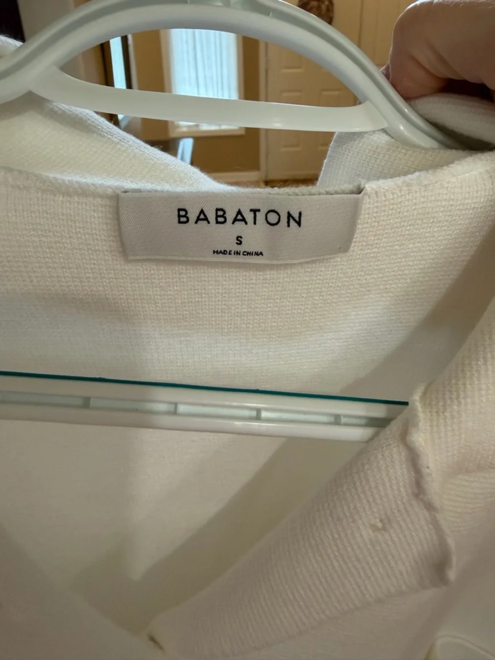 White Aritzia sweater babaton - Picture 6 of 6